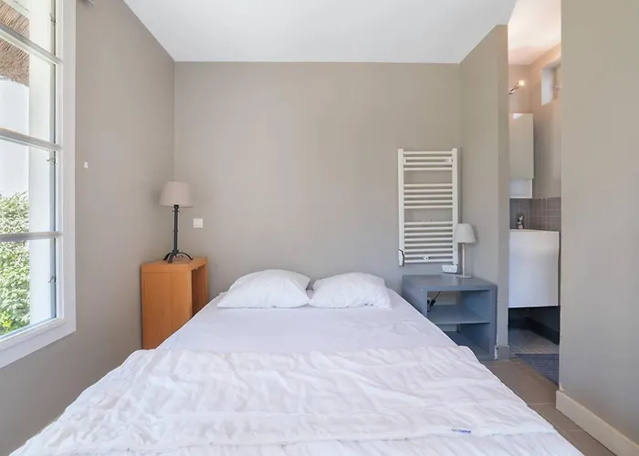 Villa Proche Centre Et Avec Animaux Admis, Parking - Fr-1-821-39